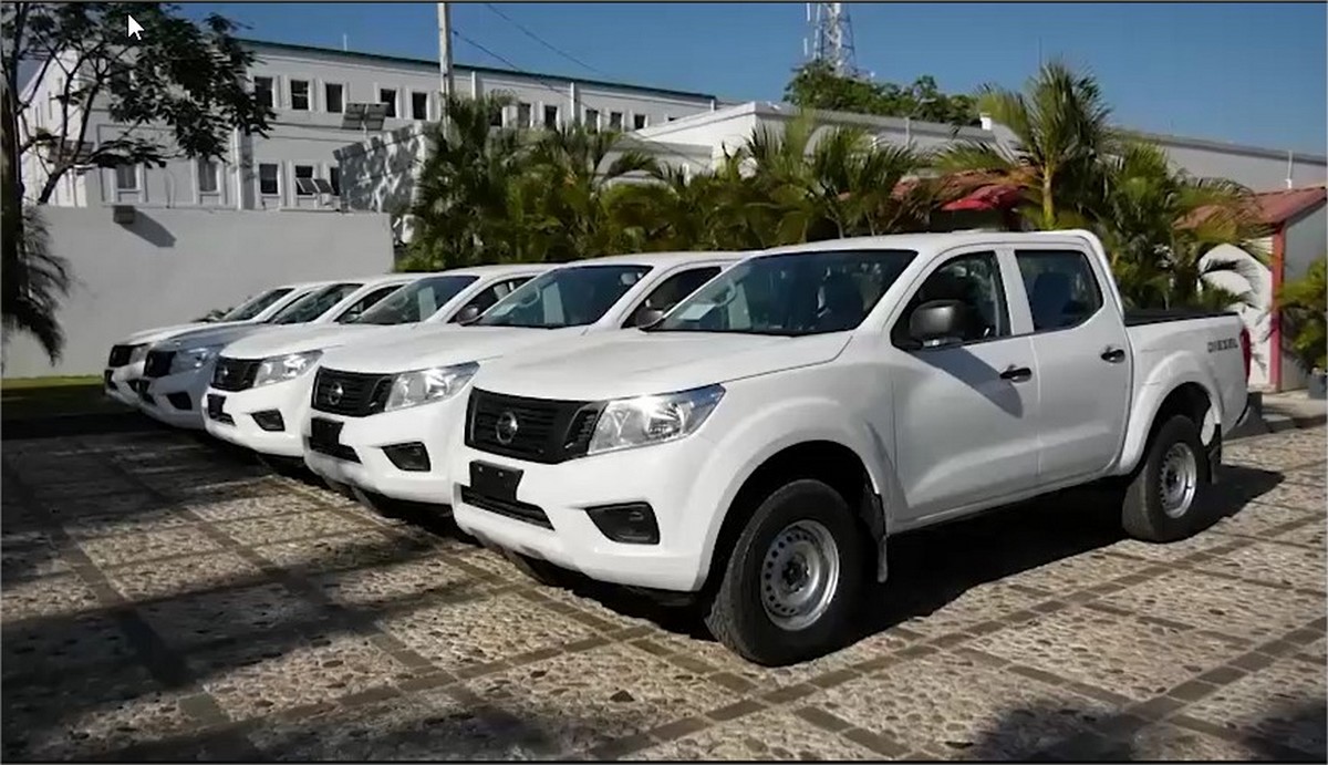 Remise de véhicules par le Président Jovenel Moïse à des associations de maires