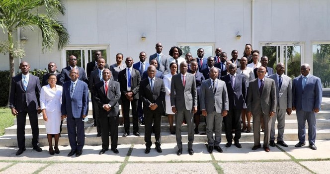 24 cadres de la chancellerie haïtienne accueillis par le Chef de l’Etat Jovenel Moïse au Palais national